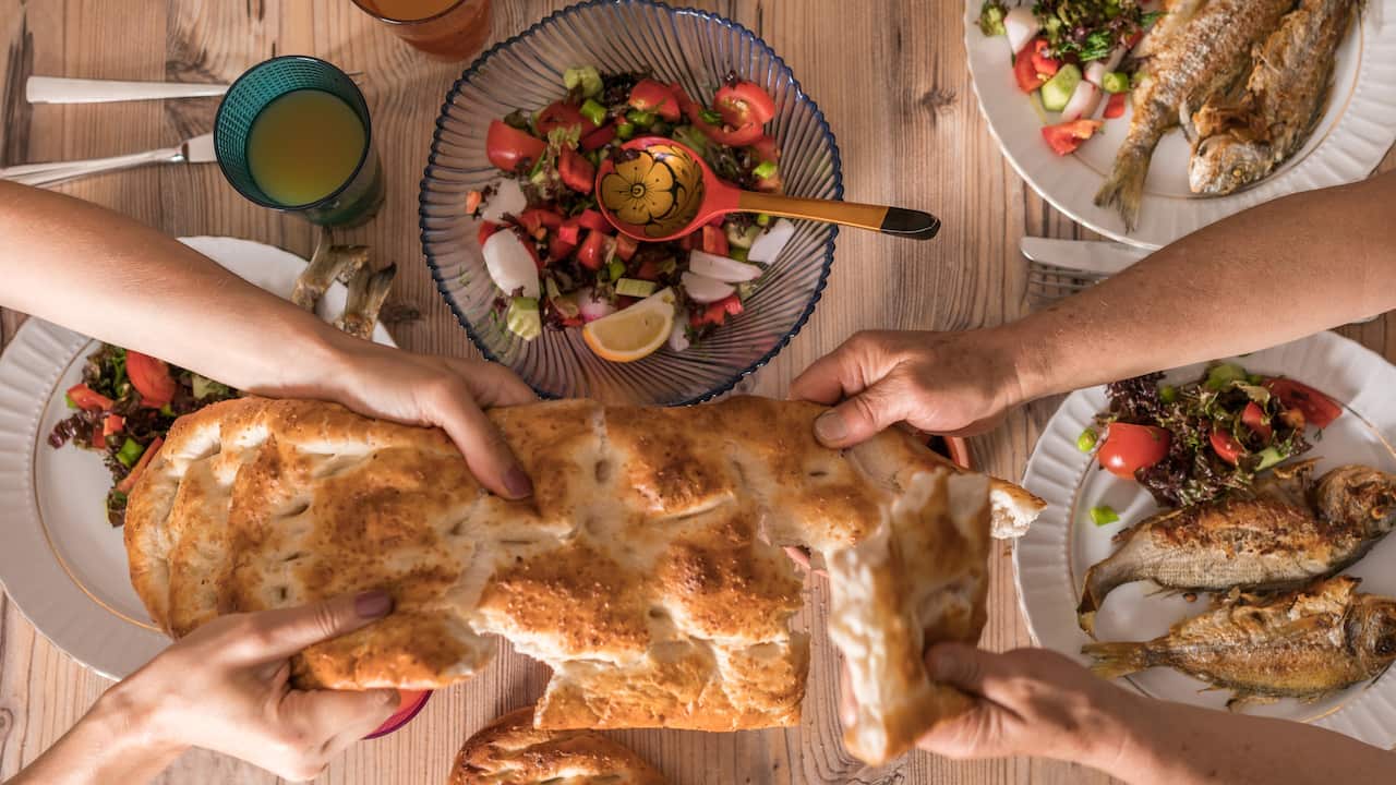 Breaking fast in Ramadan 