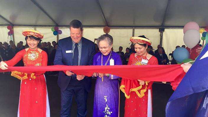 Brimbank Mayor, John Heddick and Mai Cao, President IERA welcome guests to tour the Centre.