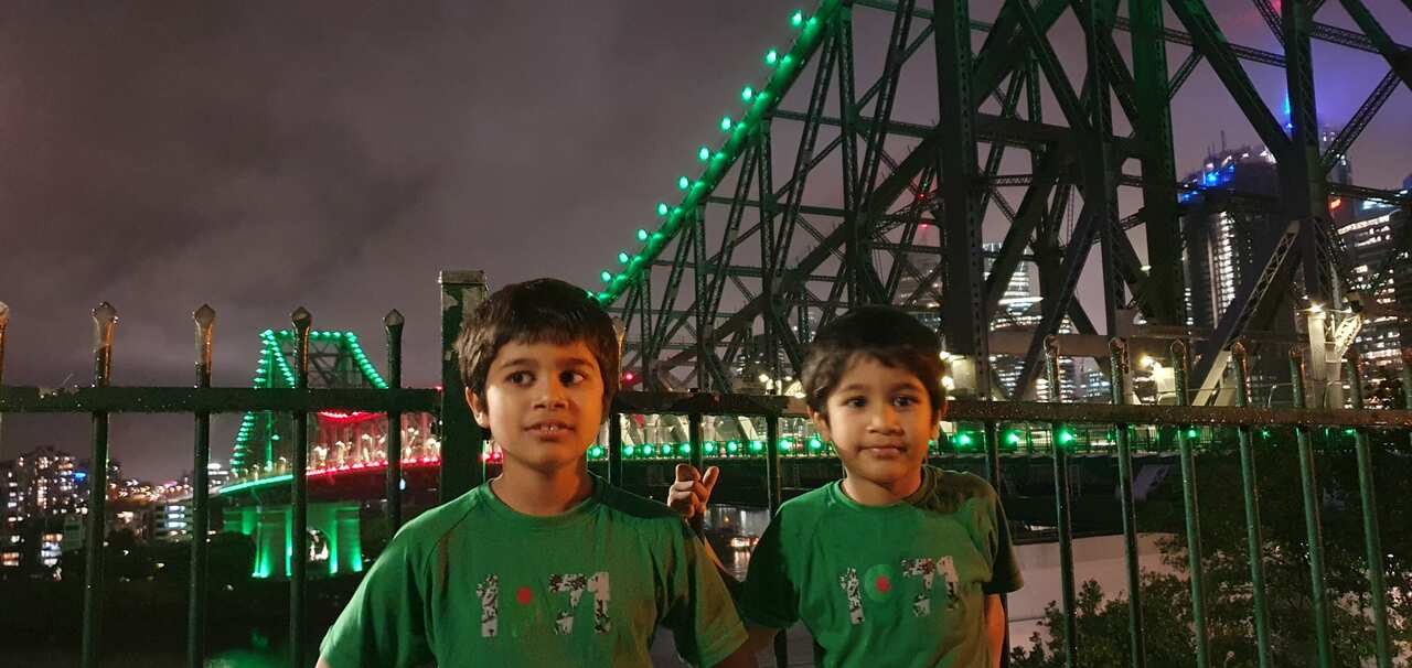 বাংলাদেশের স্বাধীনতা দিবস ২৬ মার্চ। আলোকসজ্জার জন্য এই দিনটির ব্যবস্থা করা সম্ভব না হওয়ায় অবশেষে ২২ মার্চে এই আলোকসজ্জার ব্যবস্থা করে ব্রিসবেন সিটি কাউন্সিল।