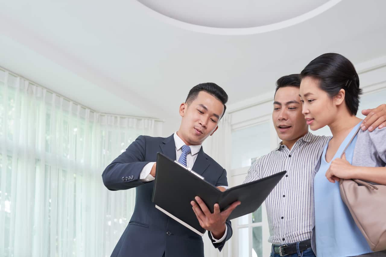 Broker explaining contract details