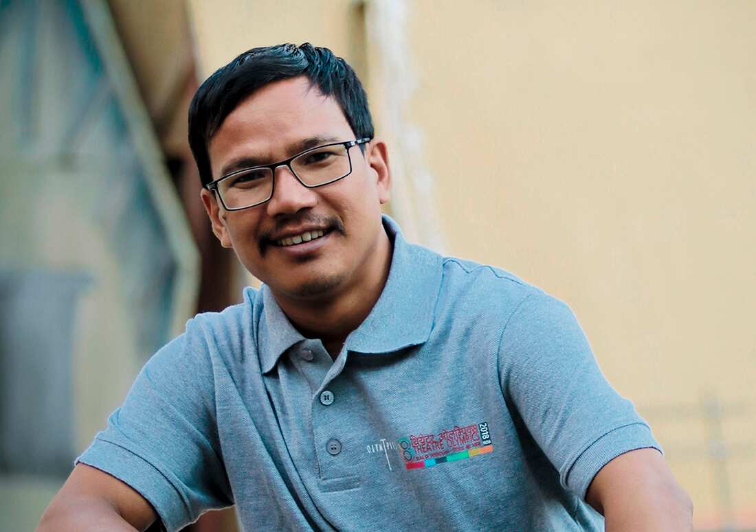 १) गत साता तपाईको मुख्य भूमिका रहेका दुई फिल्म ‘चंगा’ र ‘मट्टीमाला’ एकैसाथ रिलिज भएका थिए । आफैद्धारा अभिनित दुई वटा फिल्म एकैसाथ रिलिज हुँदा कस्तो प्रतिक्रिया पाउनु भइरहेको छ ? एउटै कलाकारको फिल्म जुधेर रिलिज हुदाँ कलाकारलाई नराम्रो महसुश हुने रहेछ । फेर