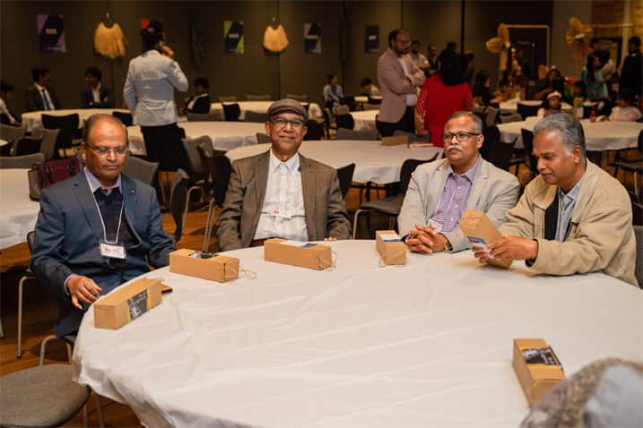 বুয়েটের প্রায় দেড় শতাধিক প্রাক্তন শিক্ষার্থী, তাদের পরিবার ও অস্ট্রেলিয়াতে বেড়ে ওঠা তাদের পরবর্তী প্রজন্মসহ প্রায় তিন শতাধিক অংশগ্রহণকারী অনুষ্ঠানে আনন্দঘন সময় কাটান।