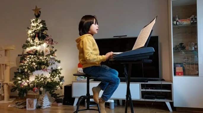 Bạn Bủm (6 tuổi - Hà lan) với bài Tết xa - Nguyễn Văn Chung