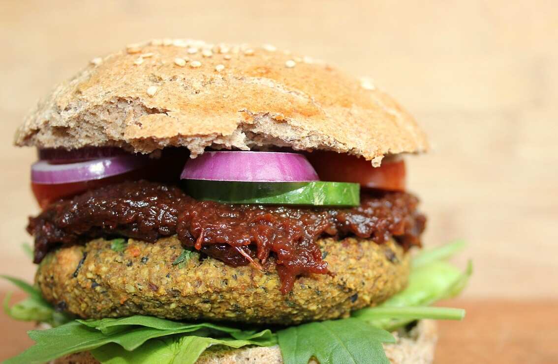 a vegan hamburger