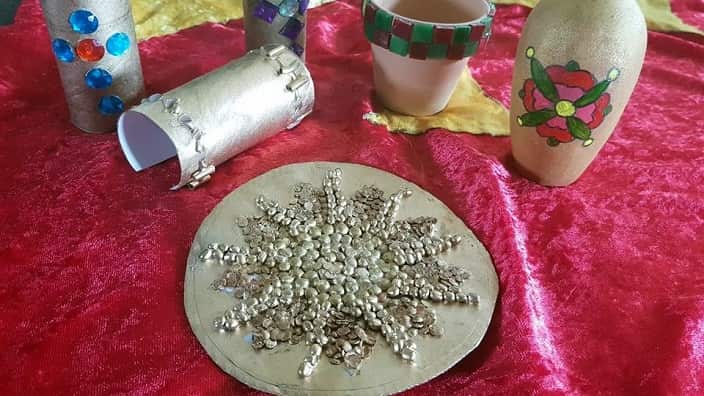 Students' creations for the play's stage 