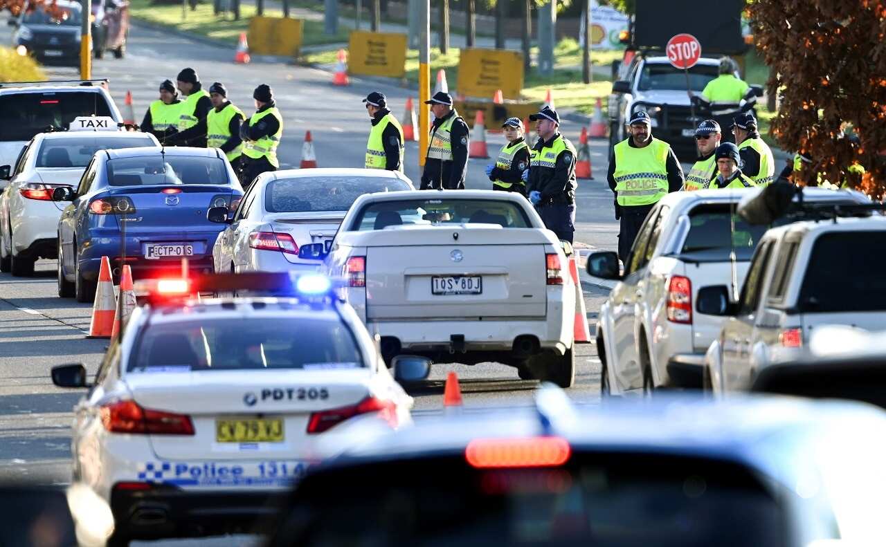 Cars try to cross from Victoria into NSW earlier this month.