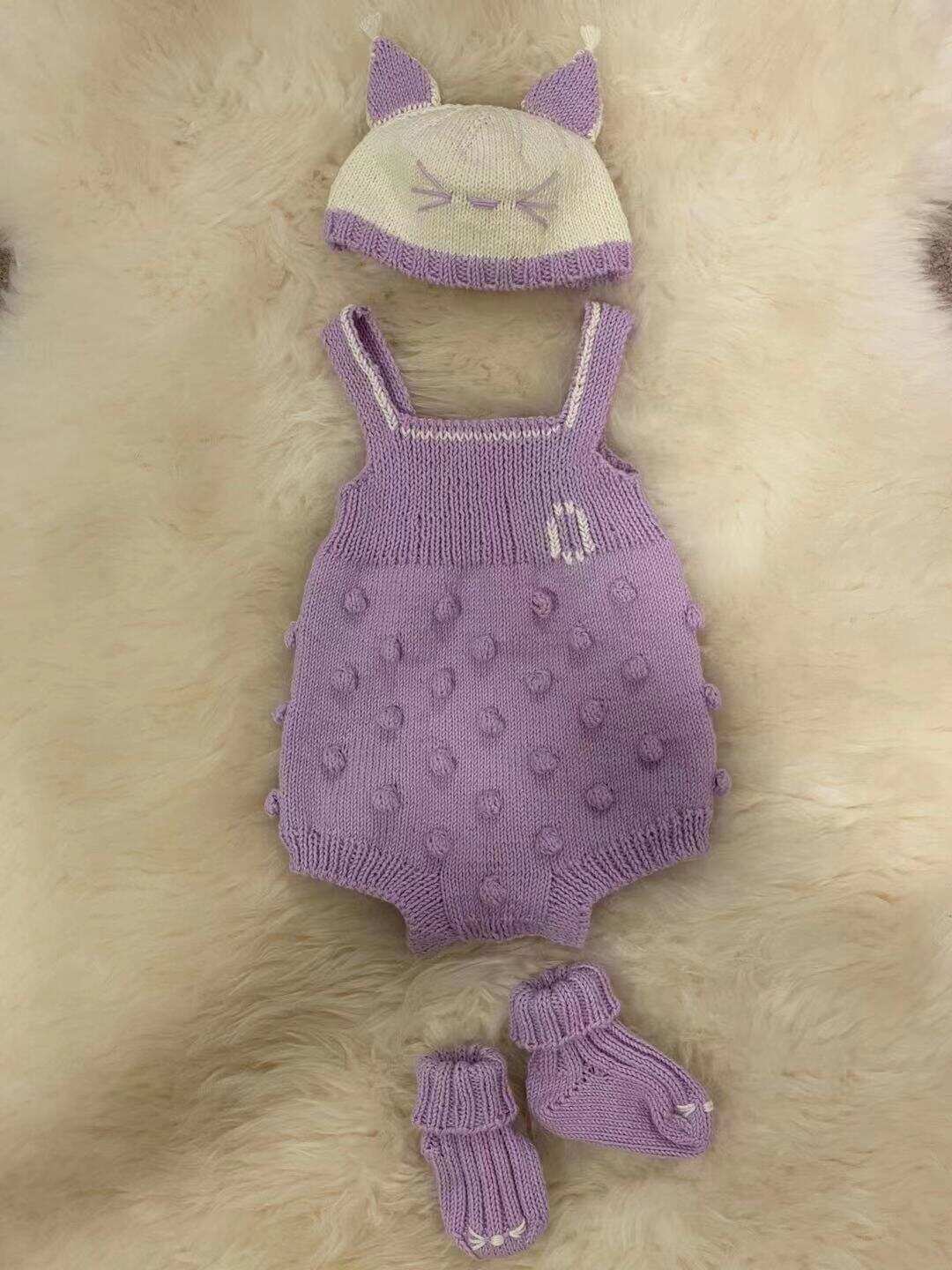 Carol knitted the kitten set for her daughter