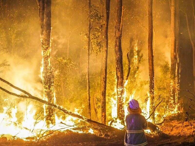 Bushfire threatens WA township