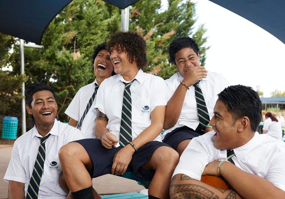 Lilley, centre, pictured in brownface depicting Tongan character Jonah Takalua.