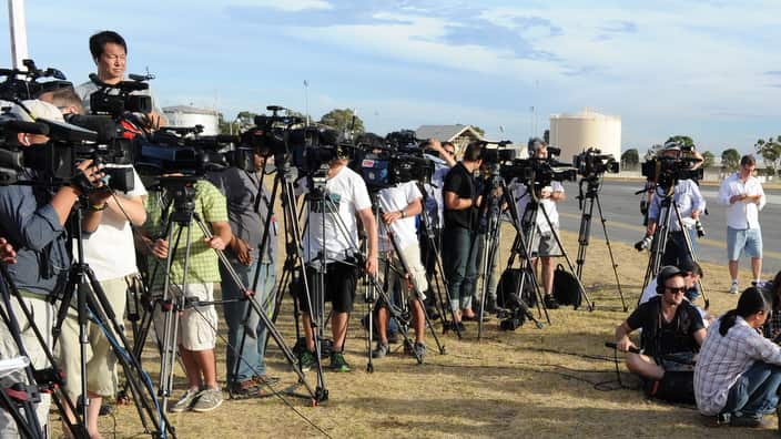 Search Continues For Possible Malaysian Airliner Debris Found In Indian Ocean