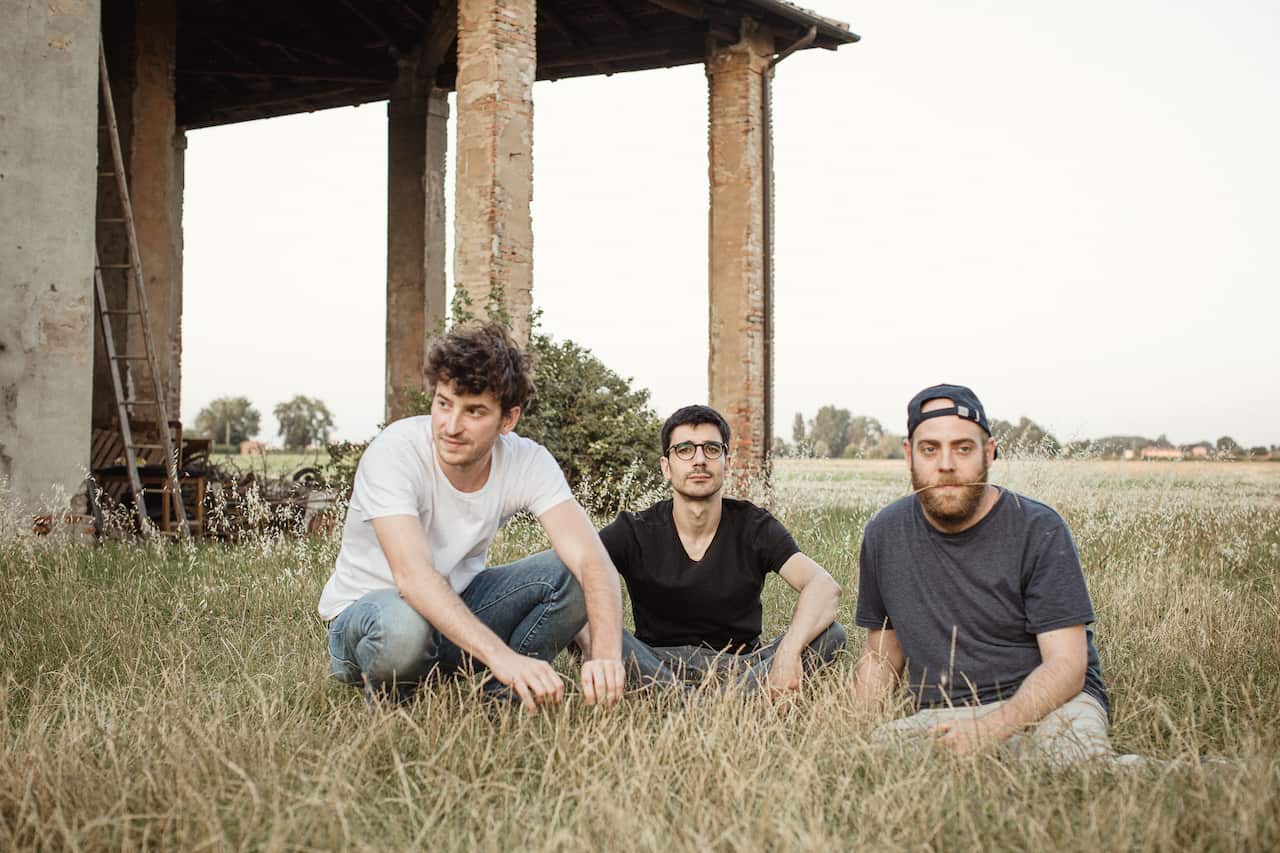 I Campos sono una band indie rock Pisana, nata nel 2011 e composta da Simone Bettin (chitarra e voce), Davide Barbafiera (elettronica) e Tommaso Tanzini (basso)