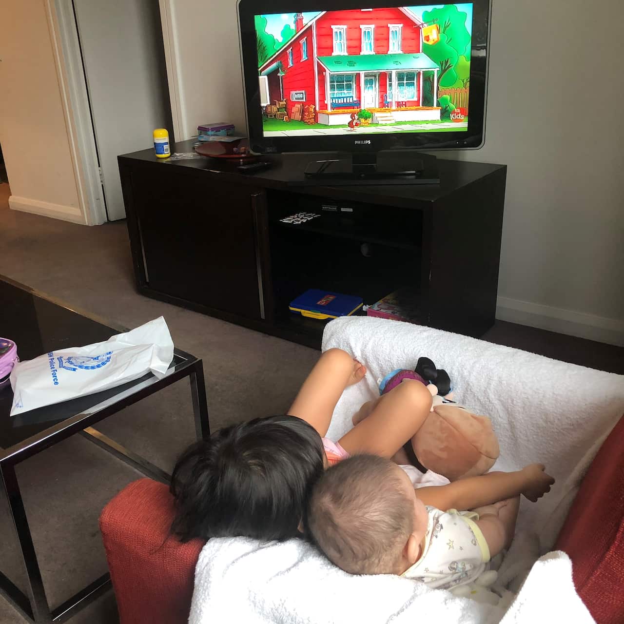 Priscilla Pang and her two kids were isolating for 14 days in a Sydney service apartment.