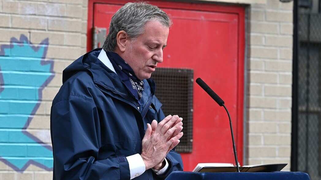 Cuomo undercuts de Blasio’s efforts to close schools until fall