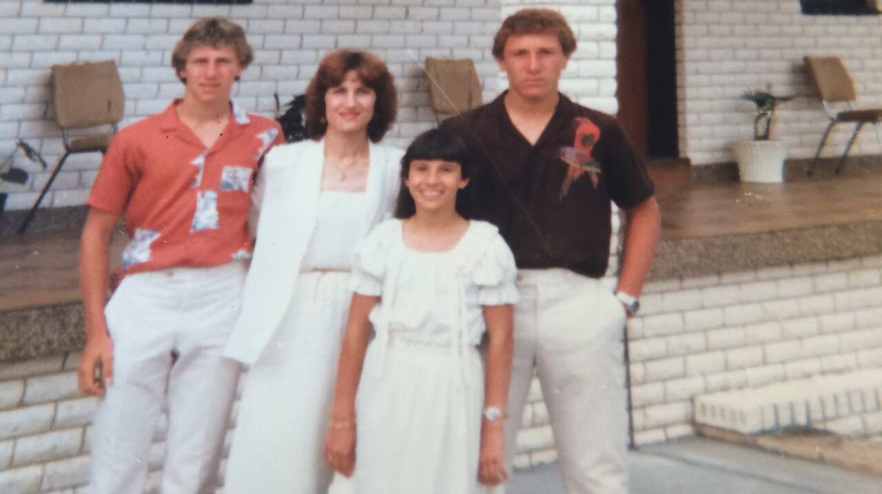 Carmelina con i figli Vince, Salvina e Roberto