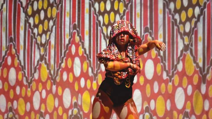 Caroline Garcia uses a 'malong' from Mindanao in once of her performances