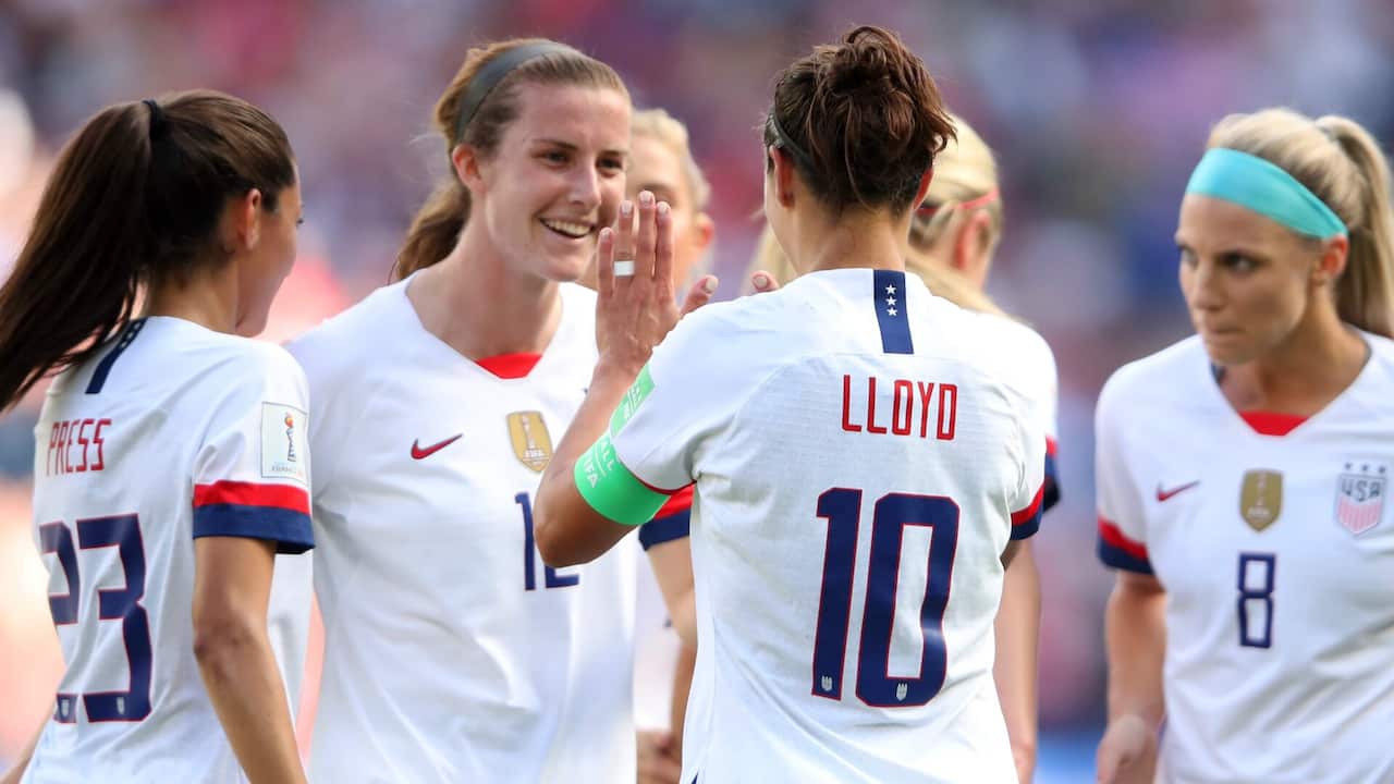 carli-lloyd-cropped_1a8mbxpujxd821qpxc1uve2yhe.jpg