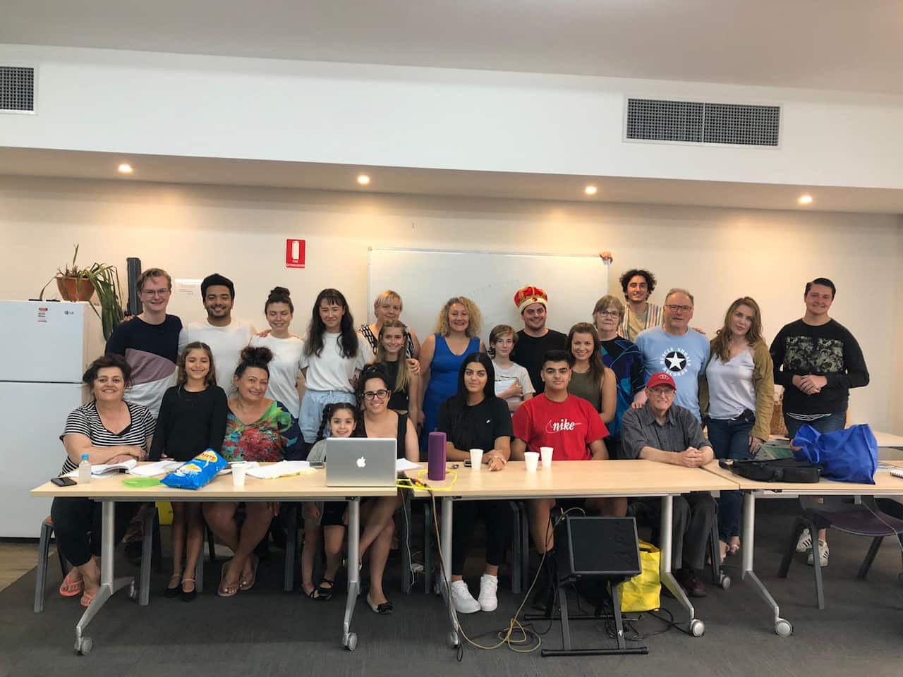 فريق عمل المسرحية