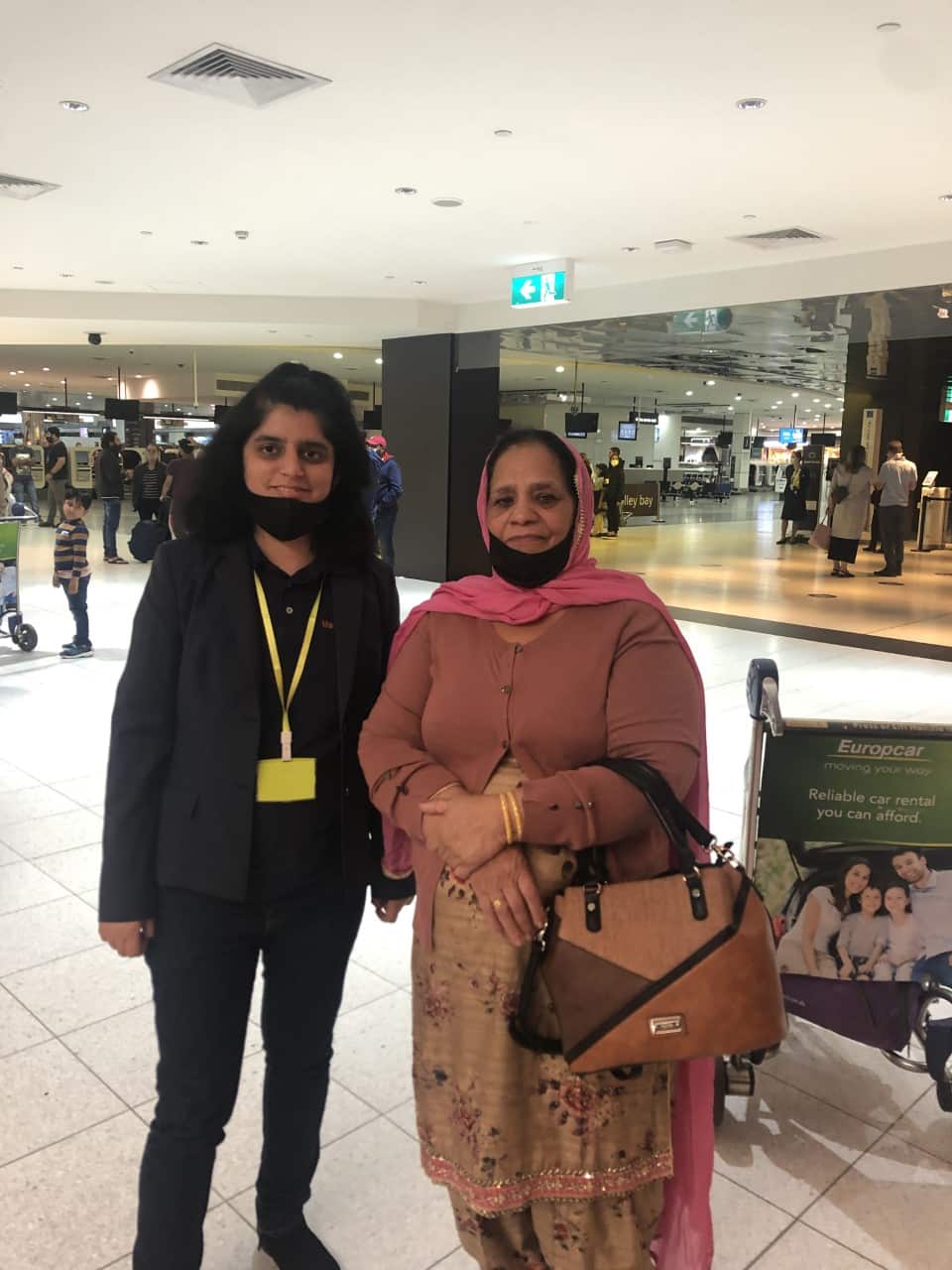 Ruchi Kwatra (left) with an India-bound passenger at Melbourne airport.