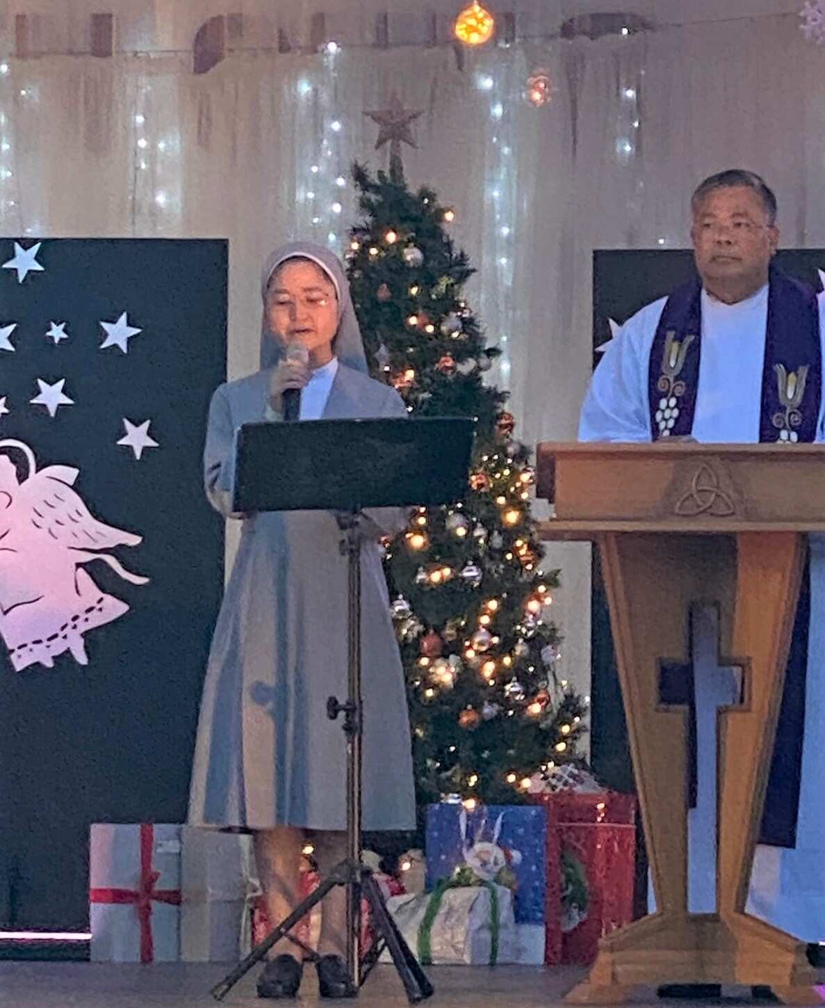 Lm Tuyên úy Giuse Vũ Minh Nguyên và Soeur Đào Thị Xuân