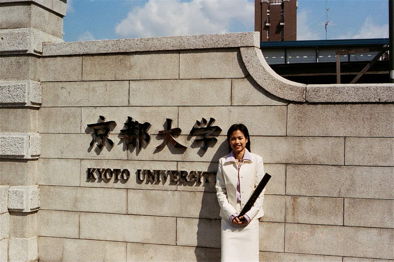อ.ชวาลิน เศวตนันทน์ ในช่วงที่กำลังศึกษาอยู่ที่มหาวิทยาลัยเกียวโต ประเทศญี่ปุ่น