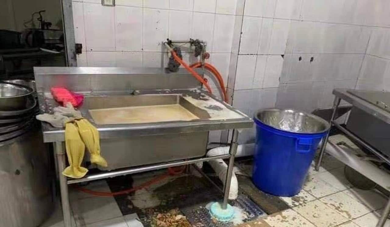 An image apparently taken inside the Chengdu school's canteen. Via Weibo