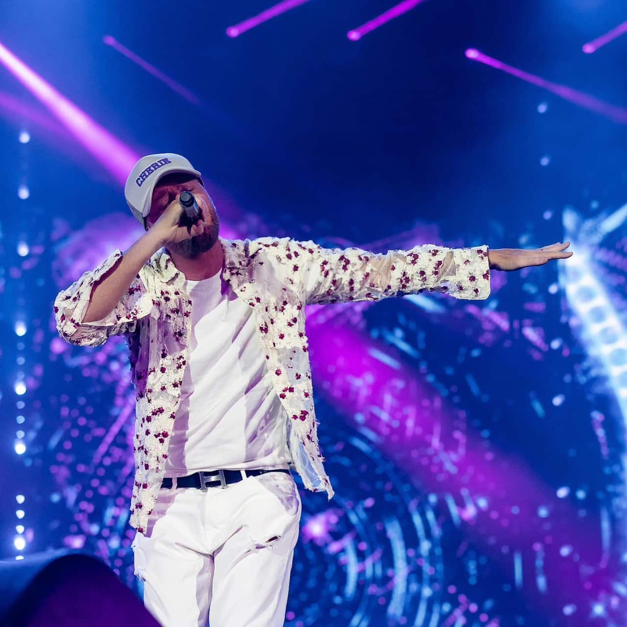 In 30 anni di carriera, Raf ha pubblicato in 21 album, di cui 14 in studio, 1 live e 7 raccolte. Ha venduto milioni di copie e vinto 3 edizioni del Festivalbar