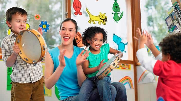 Cha mẹ Úc chú trọng phát triển con cái toàn diện trong các lĩnh vực thể thao, âm nhạc, đức tin, khả năng tư duy, lý luận và phản biện.