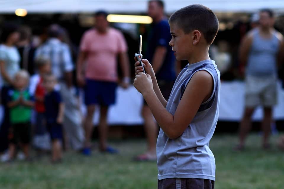 Children on smartphone