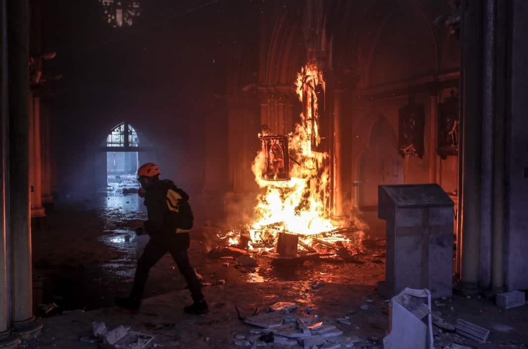 Institutional Church of Carabineros de Chile set on fire during the demonstration. 