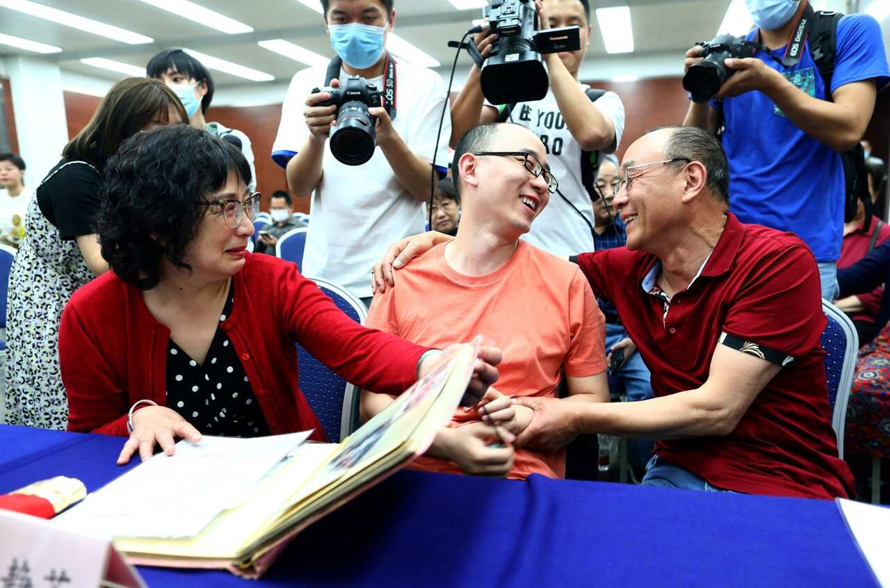 Chinese man is reunited with his family after 32 years of abduction