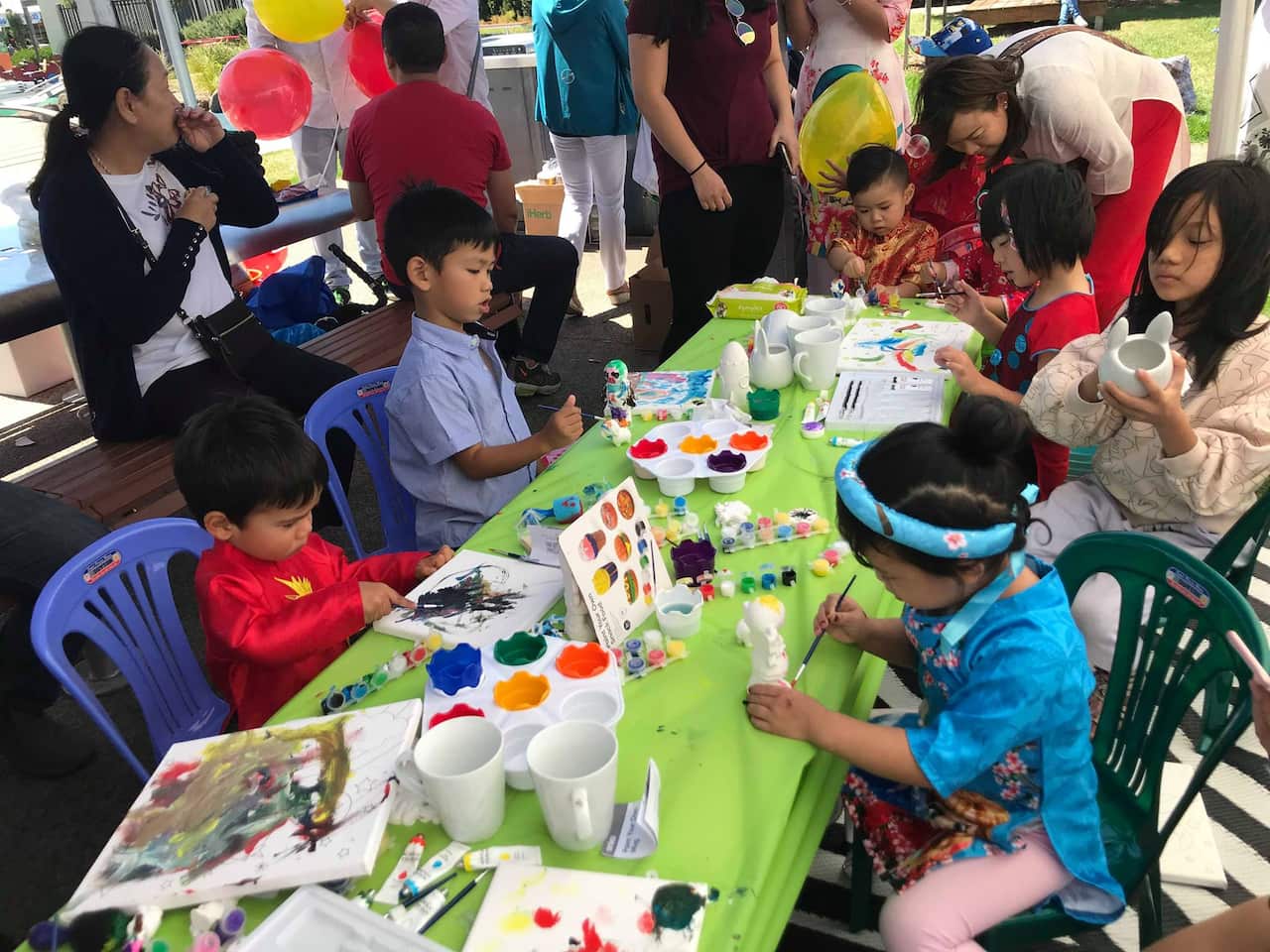 Quầy nghệ thuật của các em nhỏ trong hội tết Mẹ Việt tại Úc năm 2019