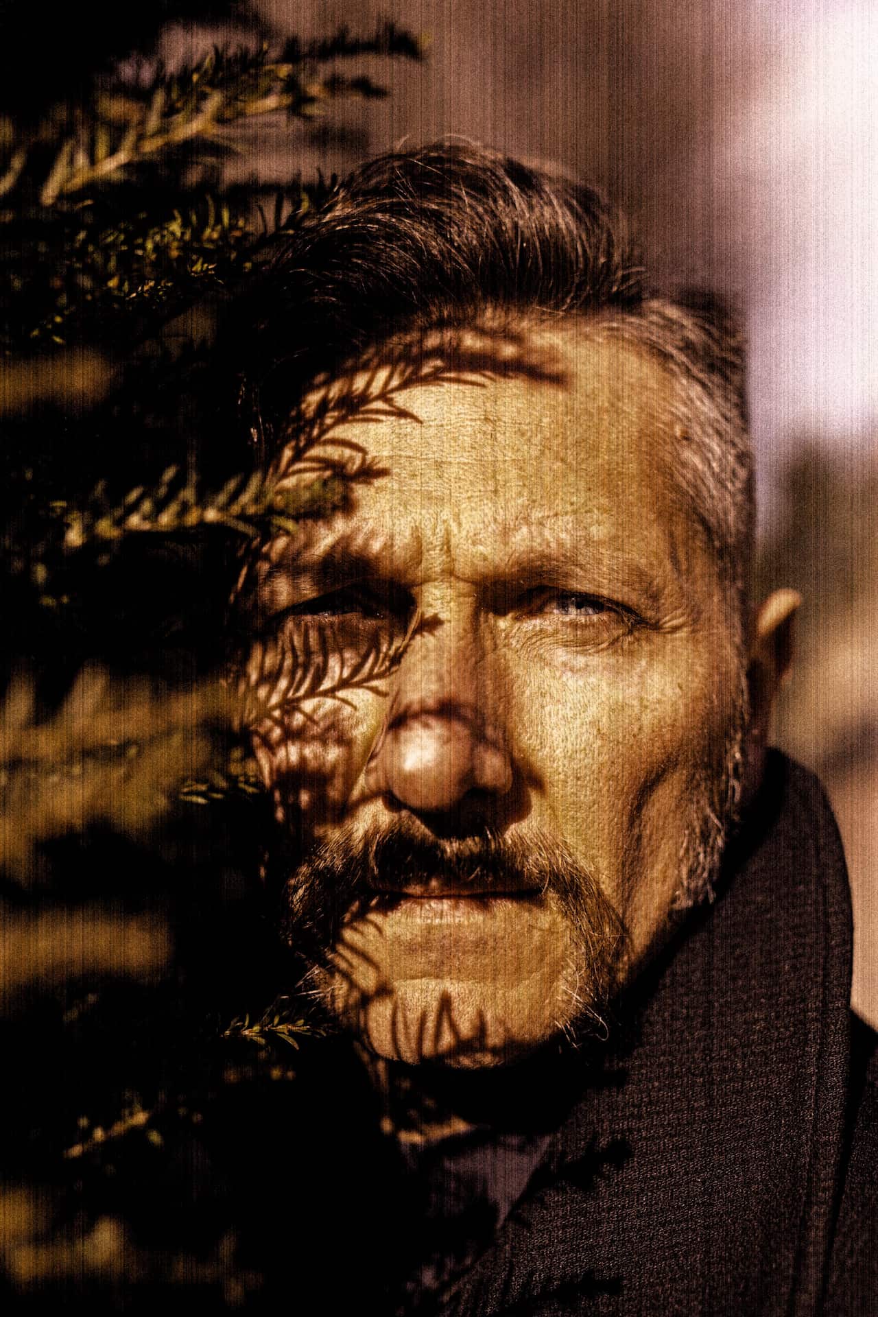 Ex chitarrista degli Afterhours, Giorgio Ciccarelli è nato a Milano nel 1967