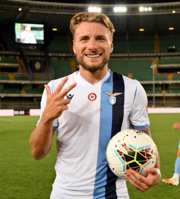 Ciro Immobile ha segnato 3 reti contro il Verona, portando il bottino stagionale a 34 gol in 35 presenze. Il primato di Higuain in Serie A dista appena 2 gol