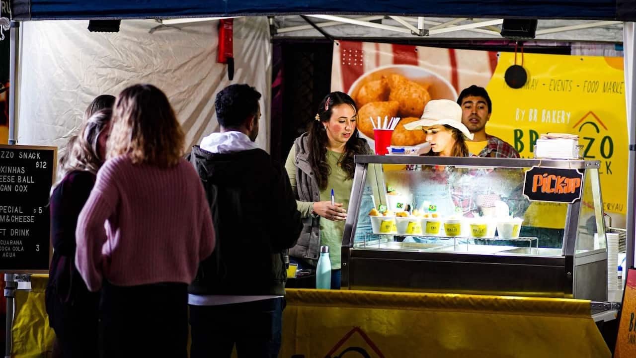 Claudia e Lucas na barraca
