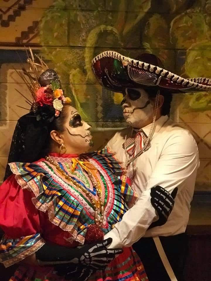 Pareja de calaveras mexicanas.