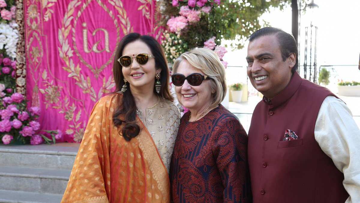 Mukesh and Nita Ambani with Hillary Clinton