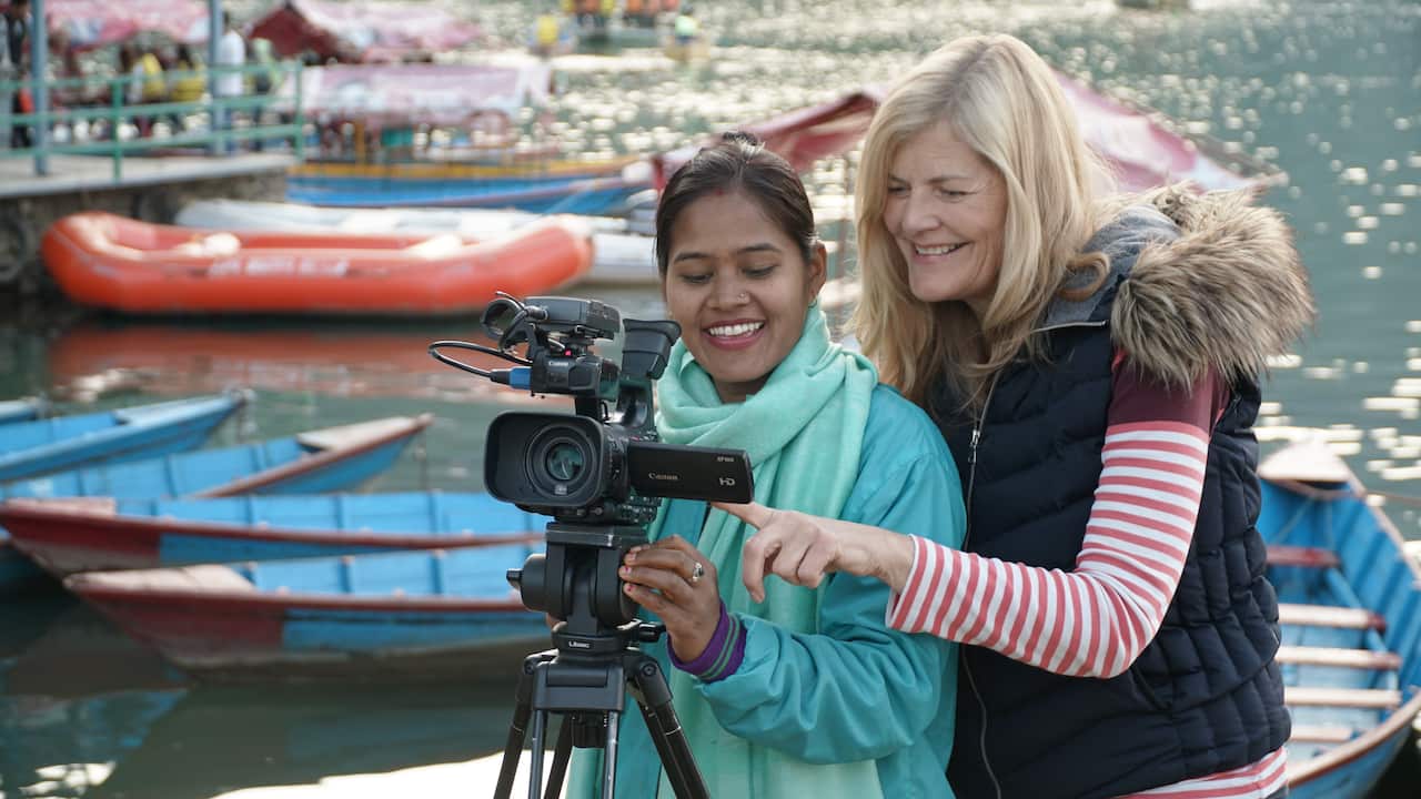 Belmaya Nepali (L) and Sue Carpenter (R).