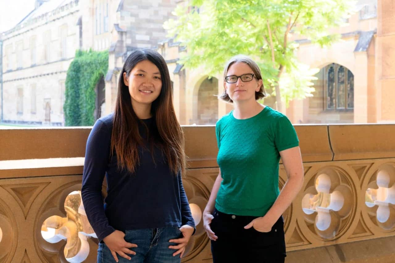 Yuanming Wang (left) with her supervisor Professor Tara Murphy.