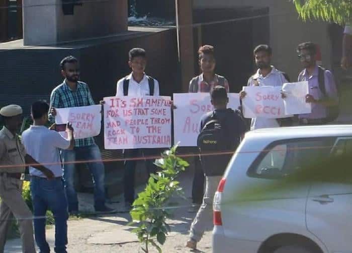 Rock pelted at Australian Cricket team bus