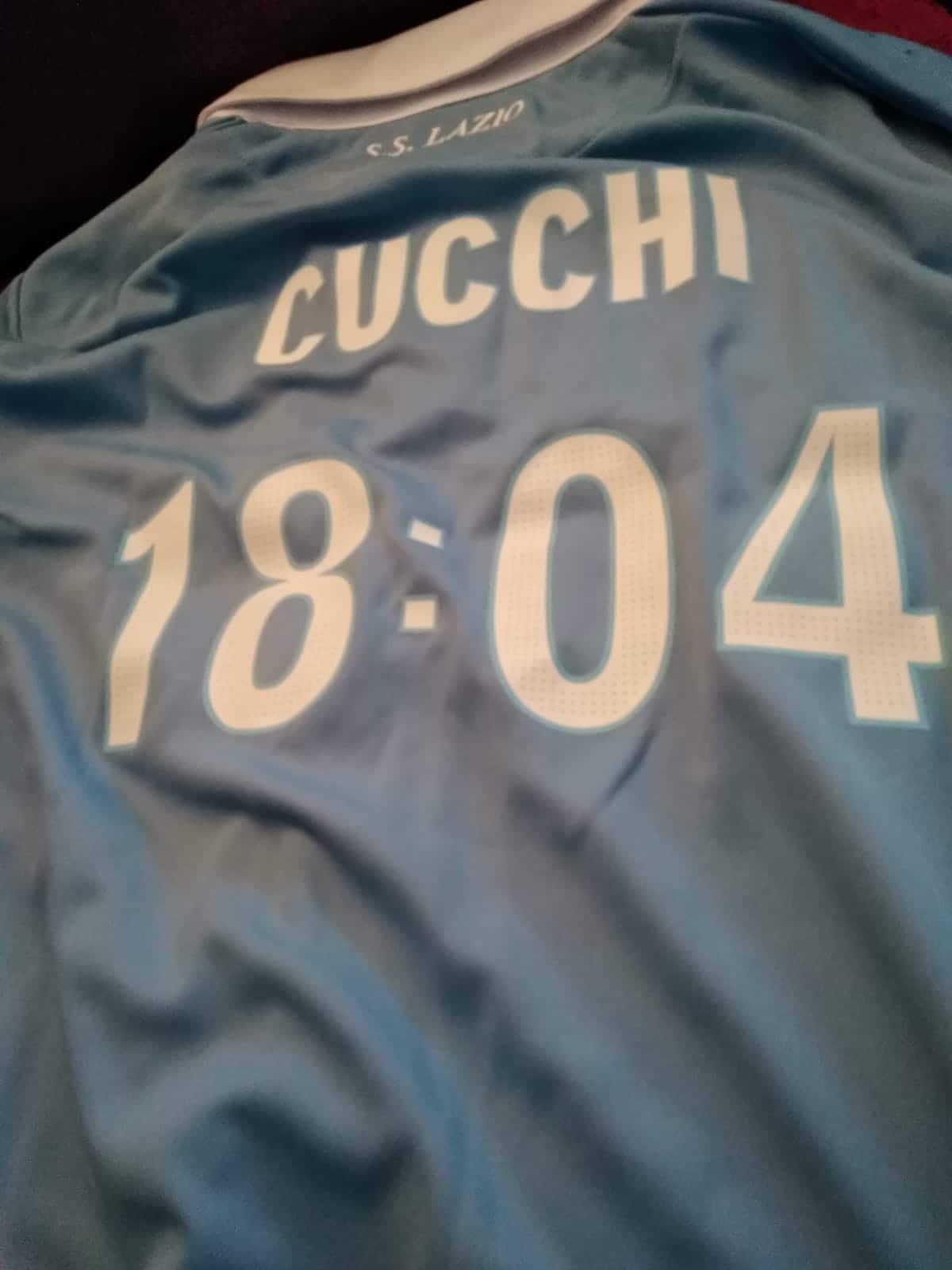 La maglia regalata dalla Lazio al radiocronista RAI - poi dichiaratosi tifoso biancoceleste - che alle 18.04 del 14 maggio 2000 annunciò la vittoria tricolore
