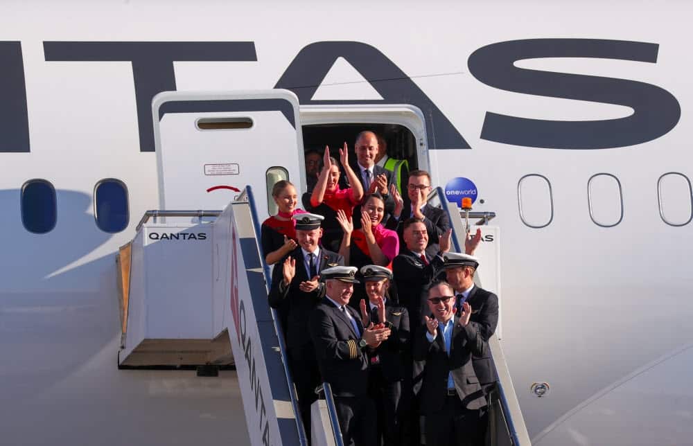 Alan Joyce, Qantas Group CEO with the flight deck crew and cabin crew at Sydney Airport