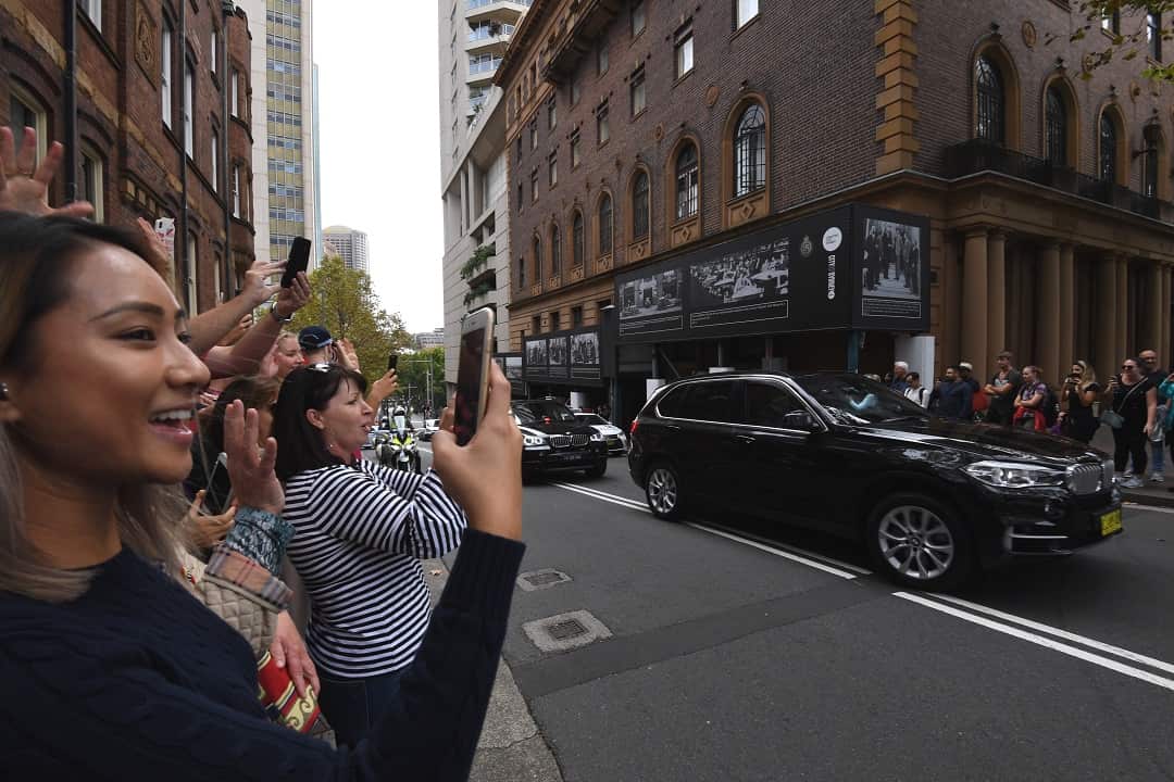 The former United States president Barack Obama's mortorcade makes its way through the streets of Sydney.