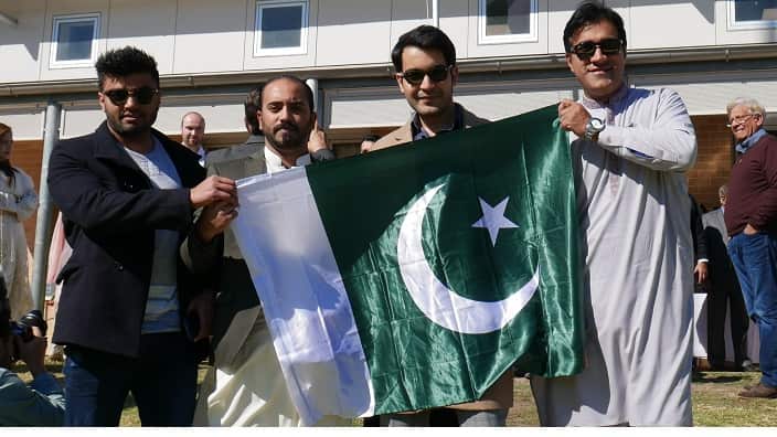 Group with Pakistani flag