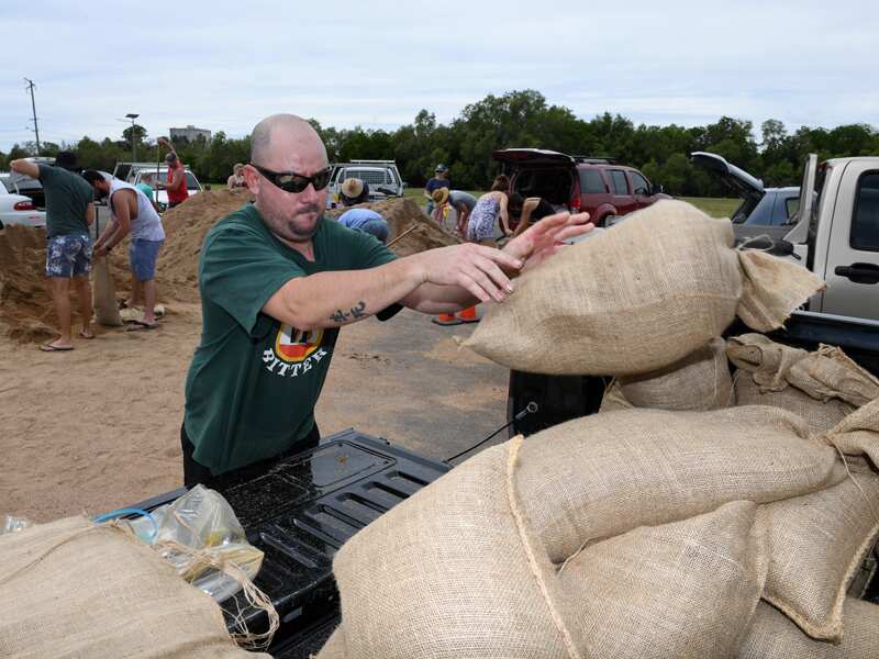 Locals fill up sandbags in preparation for Cyclone Debbie