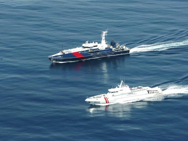 The Australian Border Force has reportedly intercepted a boat carrying about 20 Sri Lankan asylum seekers in the Indian Ocean.