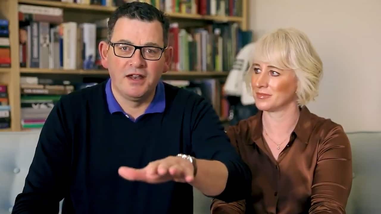 Daniel Andrews ao lado da esposa Catherine