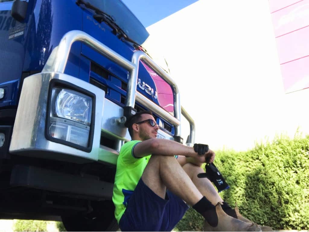 Dario lavora nel settore delle consegne per una grande azienda di logistica e trasporti.