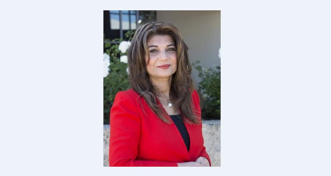 Η νέα διευθύντρια του Ελληνορθόδοξου σχολείου του Αγίου Ανδρέα στην Πέρθη, Ντον Κλέμεντς (Dawn Clements). 