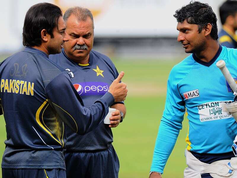 Former Australian cricketer Dav Whatmore (C) has ended his two-year stint as Pakistan coach. (AAP)