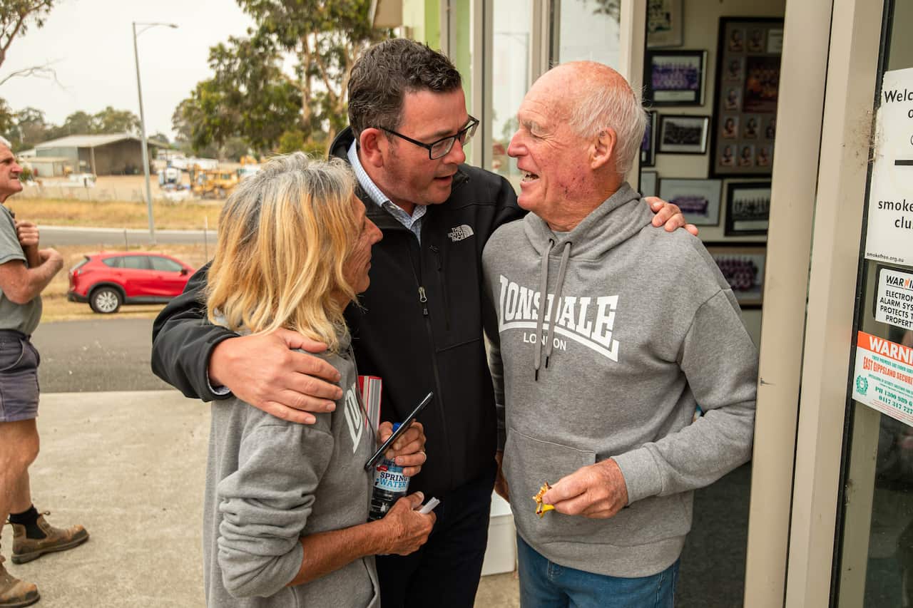 Victorian Premier Daniel Andrews speaks to Jilly Brown and husband Mel, who lost their 120-year-old Sarsfeild Home and accommodation business.